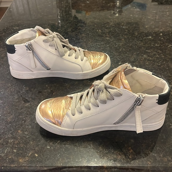 DOLCE VITA HIGH TOP METALLIC  SNEAKER SIZE 6.5 - Picture 3 of 9